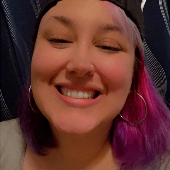 Meet your Posher, Dawn - Picture 3 of 14